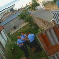 Shikoni policët e Kosovës si e rrahin brutalisht një qytetar 