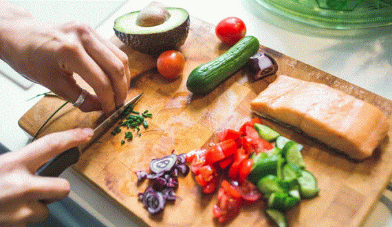 Ja ushqimet që reduktojnë rrezikun nga sëmundja e Alzheimer