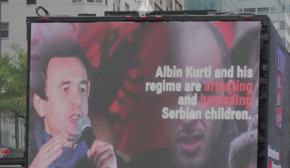 Serbia me propagandë edhe në ShBA, tre kamionë bartin mesazhe kundër kryeministrit Albin Kurti