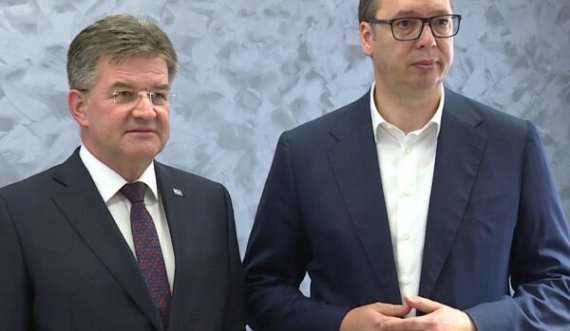 Vuçiq takohet me Lajcakun në Pragë, i ankohet për aksionin e fundit në Veri të Kosovës