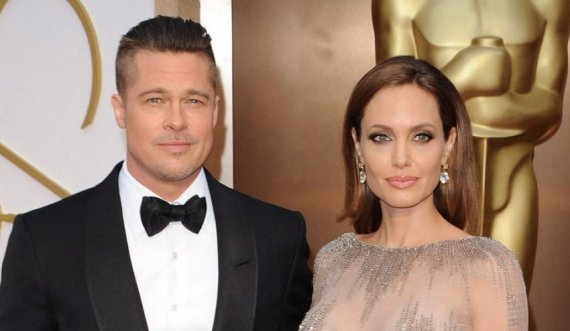 Brad Pitt padit Angelina Jolie-n