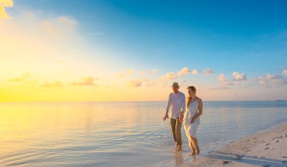 Këshilla për të kaluar një verë të bukur si çift i ri të dashuruarish