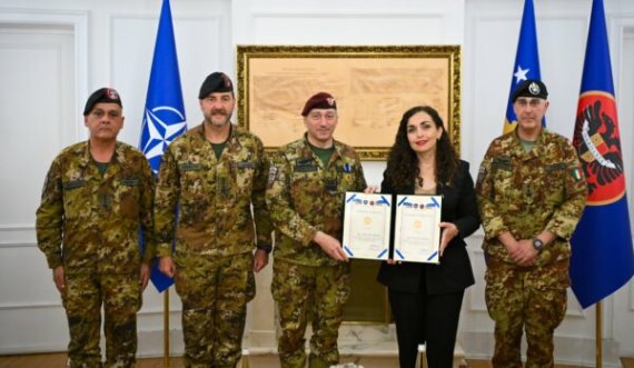Osmani e dekoron Barduanin me Medaljen Presidenciale Ushtarake