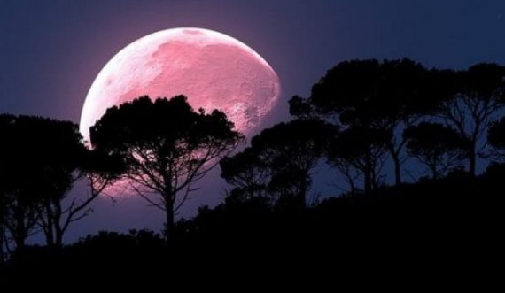 Hëna e plotë rozë e këtij viti pritet me padurim