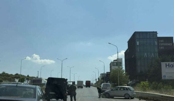 Një automjet ushtarak i KFOR-it dhe një veturë janë përfshirë në një aksident