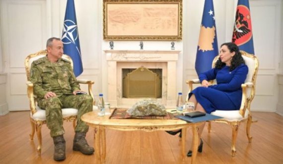Vjosa Osmani mirëpret në takim komandantin e ri të KFOR-it