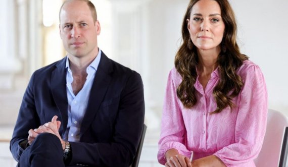 Ja pse William ia vë gjithmonë dorën mbi shpinë Kate Middleton-it