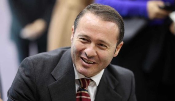 Përplasja e Lulzim Pecit me Prindon Sadriun: Si nuk të vjen turp 