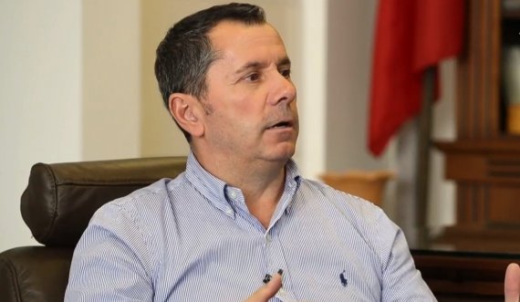 Tomë Gashi ofendon rëndë komunitetin LGBTI pasi në paradë u përdor shqiponja e flamurit kombëtar