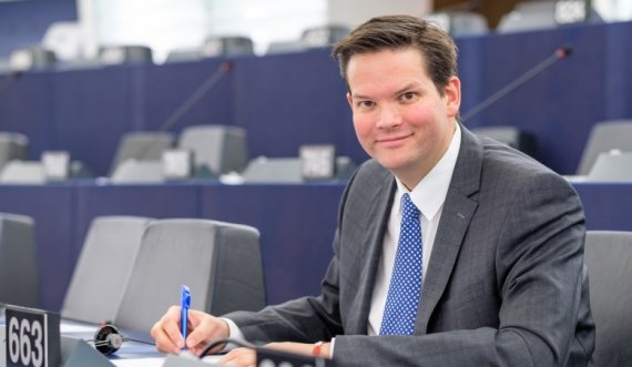 Eurodeputeti austriak për 5-vjetorin e MSA-së: Heqja e vizave për Kosovën duhet të ndodhë tani