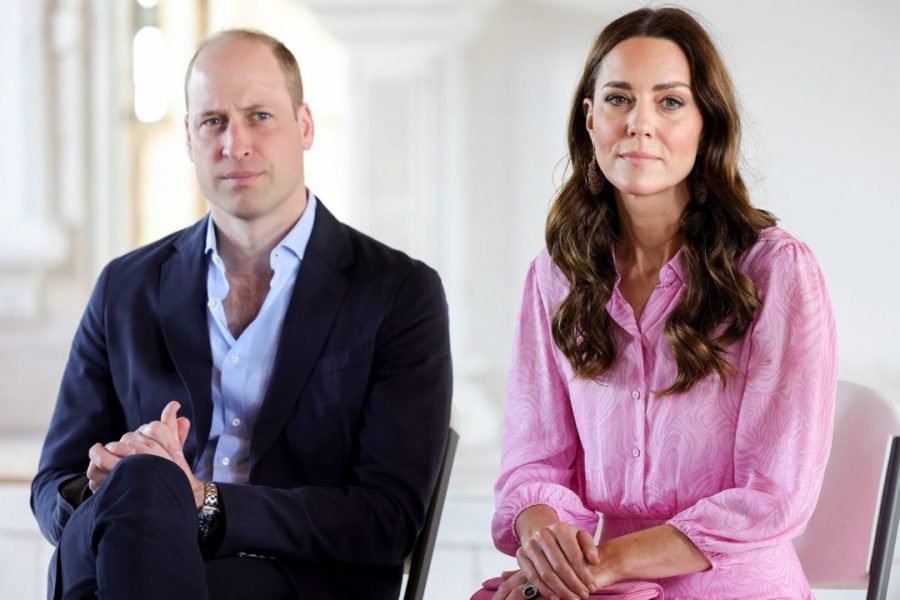 Ja pse William ia vë gjithmonë dorën mbi shpinë Kate Middleton-it