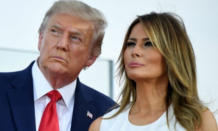 Bëhet viral kërcimi i Trump, por edhe gjesti i Melanias