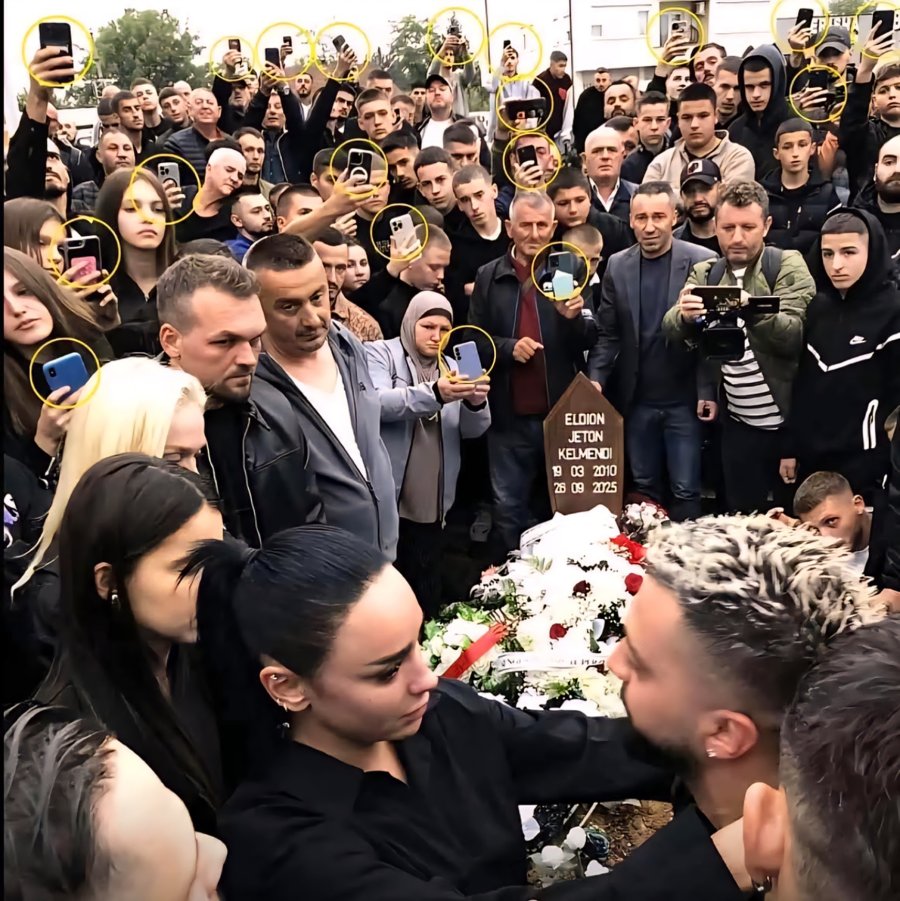 Pse turma që mori pjesë në varrimin e vëllait të GJESTIT i nxorën telefonat dhe filluan të fotografonin gjatë ceremonisë?