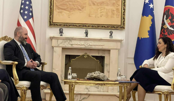 Baker është mirëpritur në takim nga Osmani