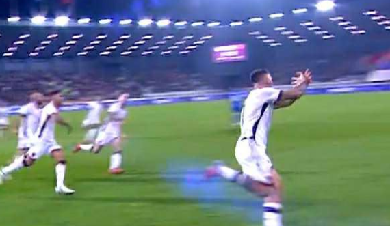 Shqipëria në epërsi ndaj Serbisë, Manaj feston me shqiponjë