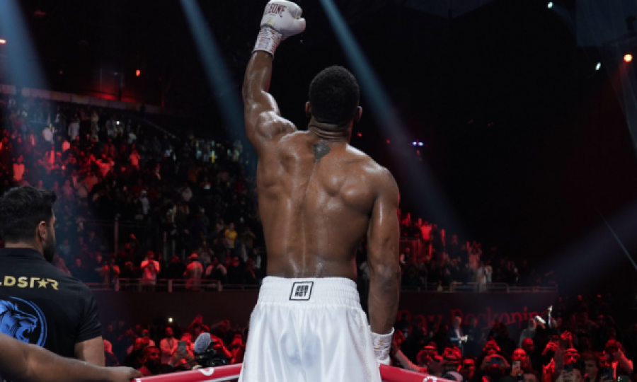 Joshua e nokautoi Jake Paulin në raundin e gjashtë