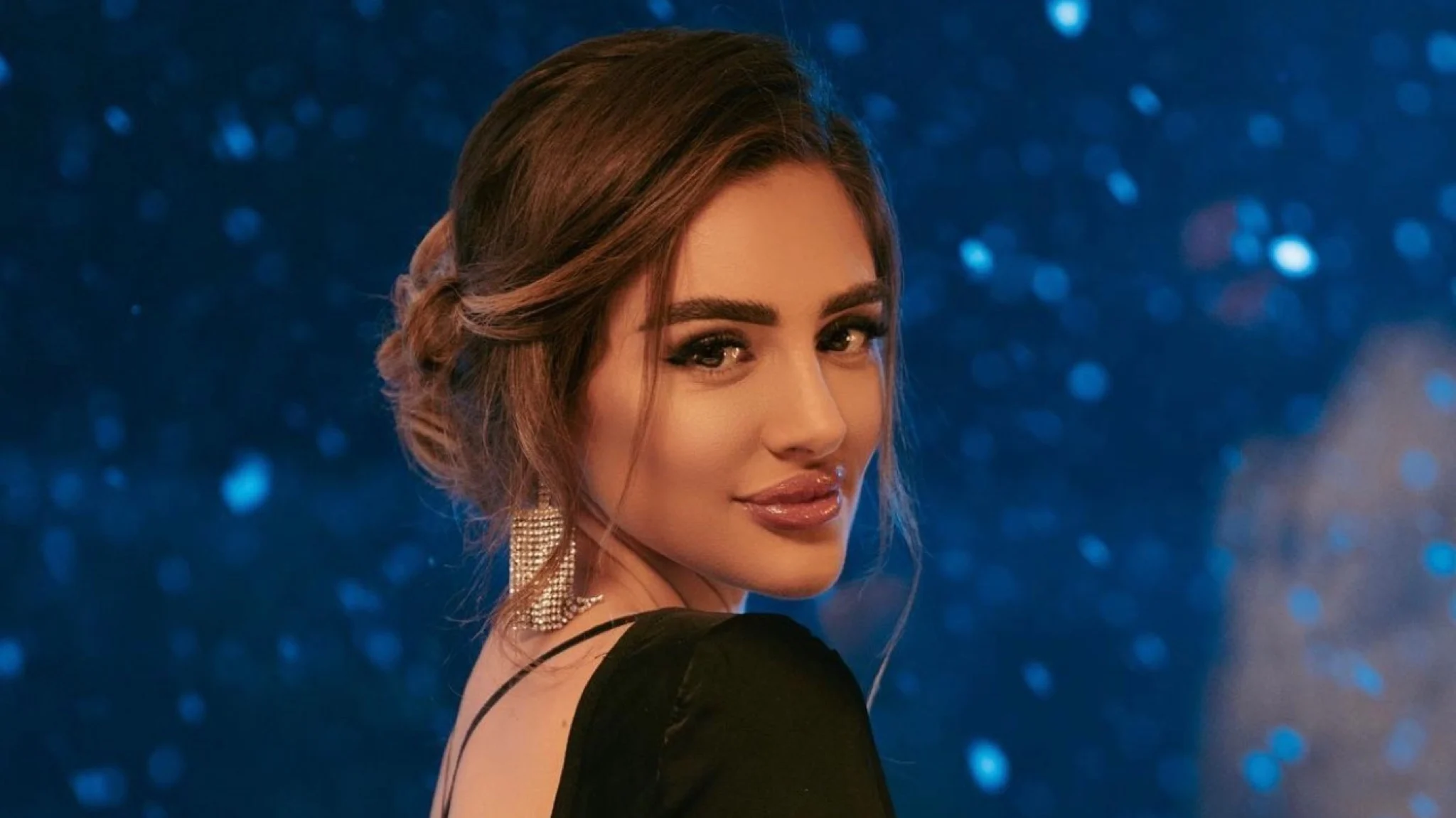 Këngëtarja shqiptare e kurorëzon dashurinë me martesë 